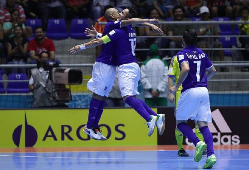 Brasil faz 11 a 1 no Mundial de Futsal e Falc&atilde;o fica mais perto de bater recorde
