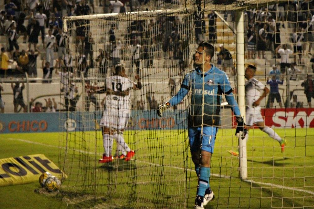 Zagueiro lamentou postura no segundo tempo e afirmou que grupo sente a sequ&ecirc;ncia de jogos