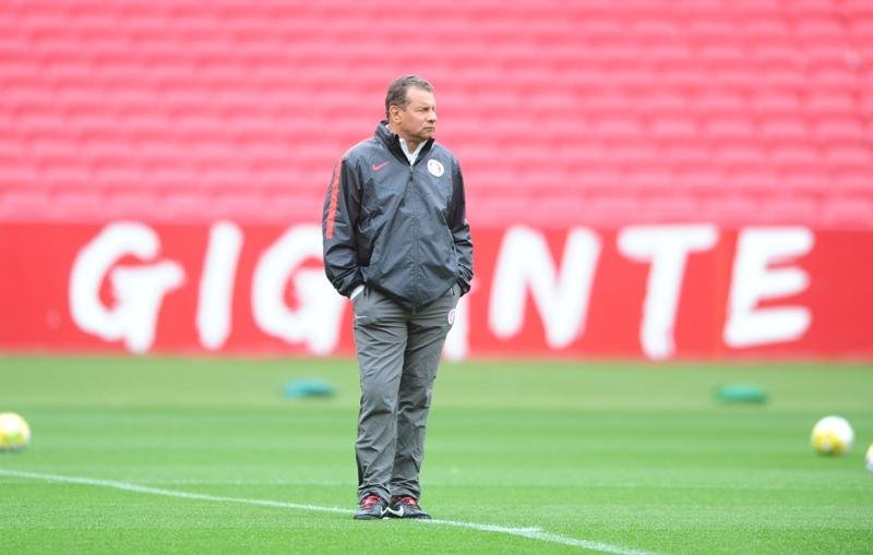 Treinador colorado lembra que time precisa se entregar em campo
