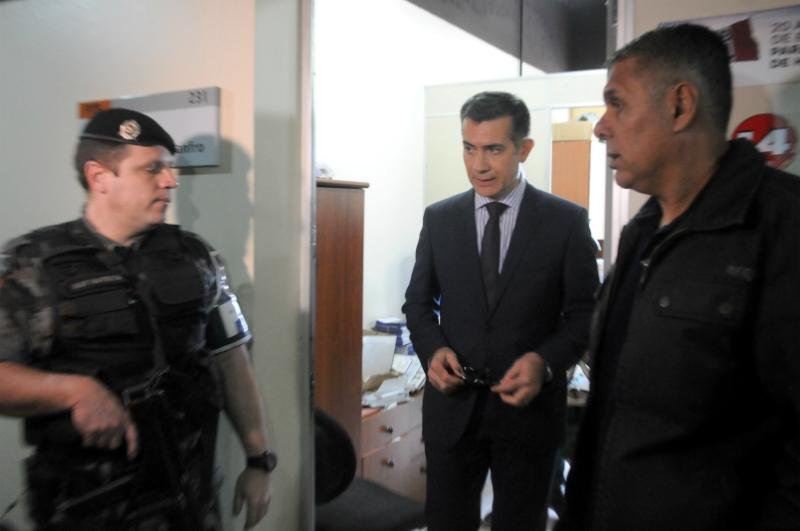MP cumpre mandados em gabinete, casa e consult&oacute;rio de M&aacute;rio Manfro 