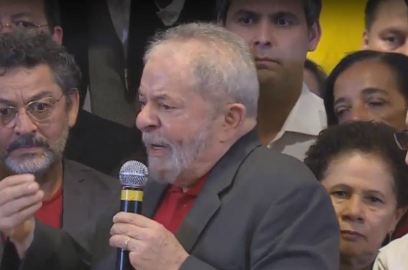 Confira ao vivo a entrevista coletiva do ex-presidente Lula	