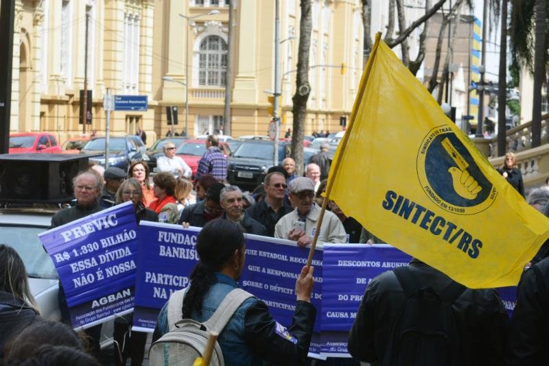 Funcion&aacute;rios dos Correios entram em greve no RS e mais cinco estados