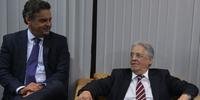 Fernando Henrique Cardoso e o senador Aécio Neves comentaram coletiva do ex-presidente