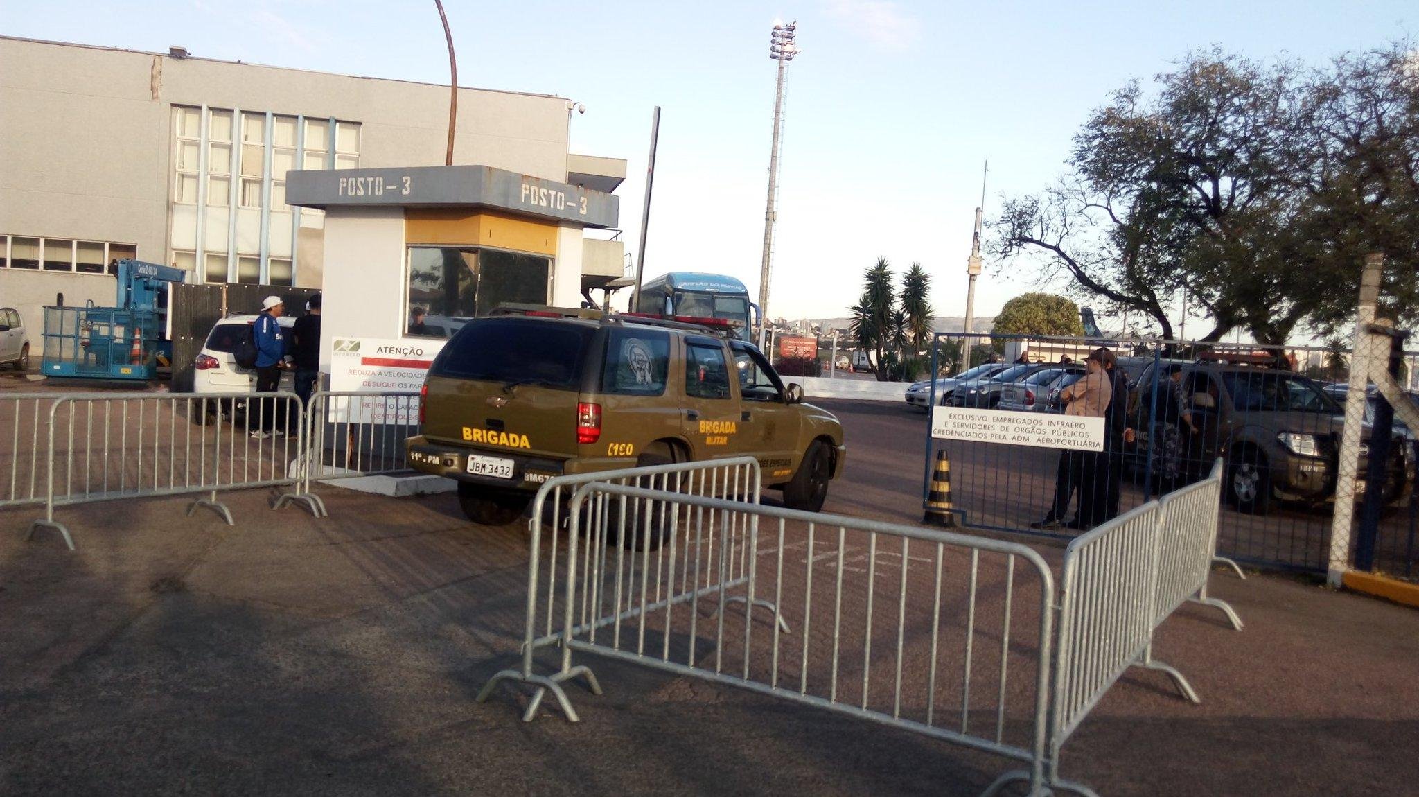 Apenas sete torcedores acompanharam a chegada do time