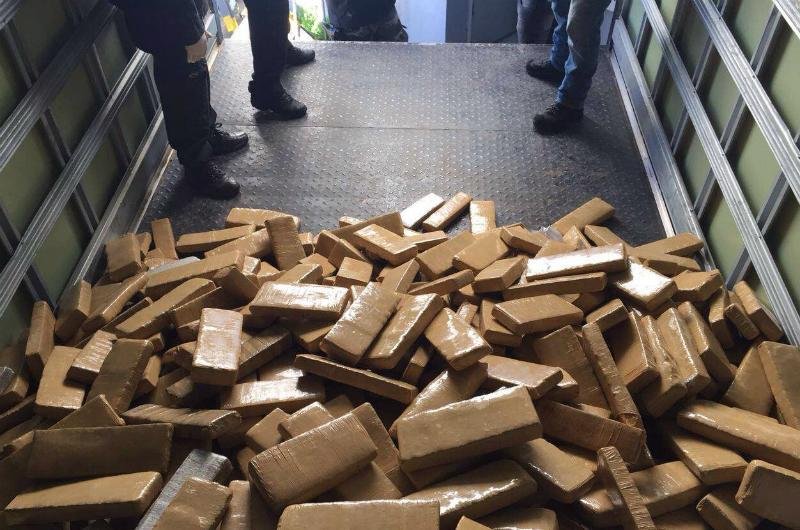 Cerca de tr&ecirc;s toneladas de drogas s&atilde;o incineradas pelo Denarc