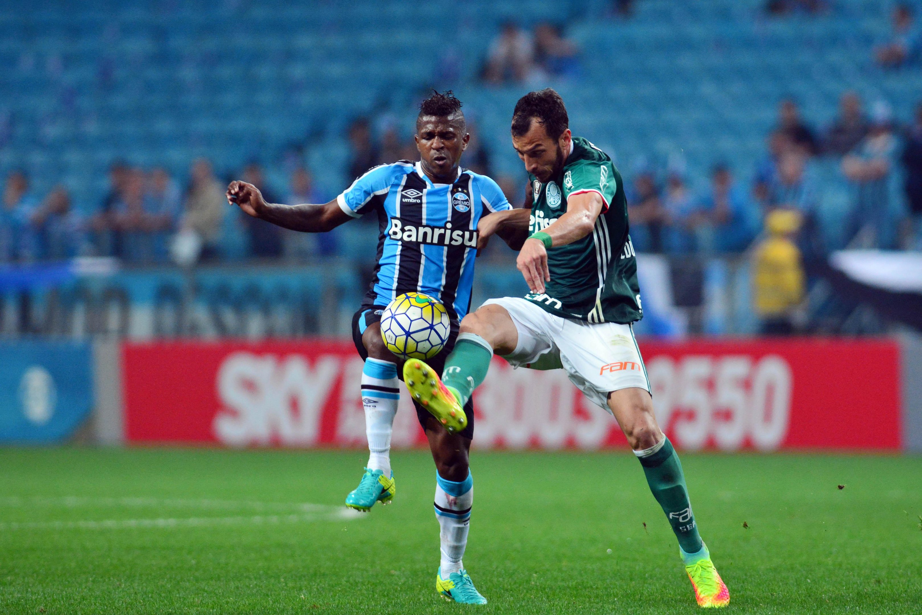 Bola&ntilde;os vai desfalcar o Gr&ecirc;mio contra o Fluminense