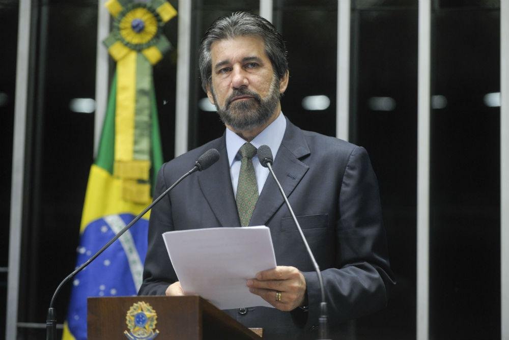 Senador &eacute; acusado de receber R$ 500 mil em doa&ccedil;&otilde;es eleitorais de empreiteira investigada na Lava Jato