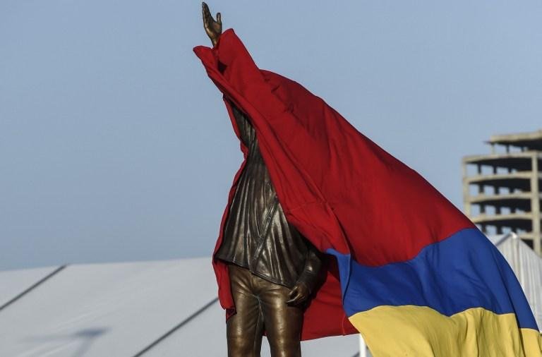 Est&aacute;tua de Chavez &eacute; inaugurada em ato pr&oacute;-Maduro na Venezuela