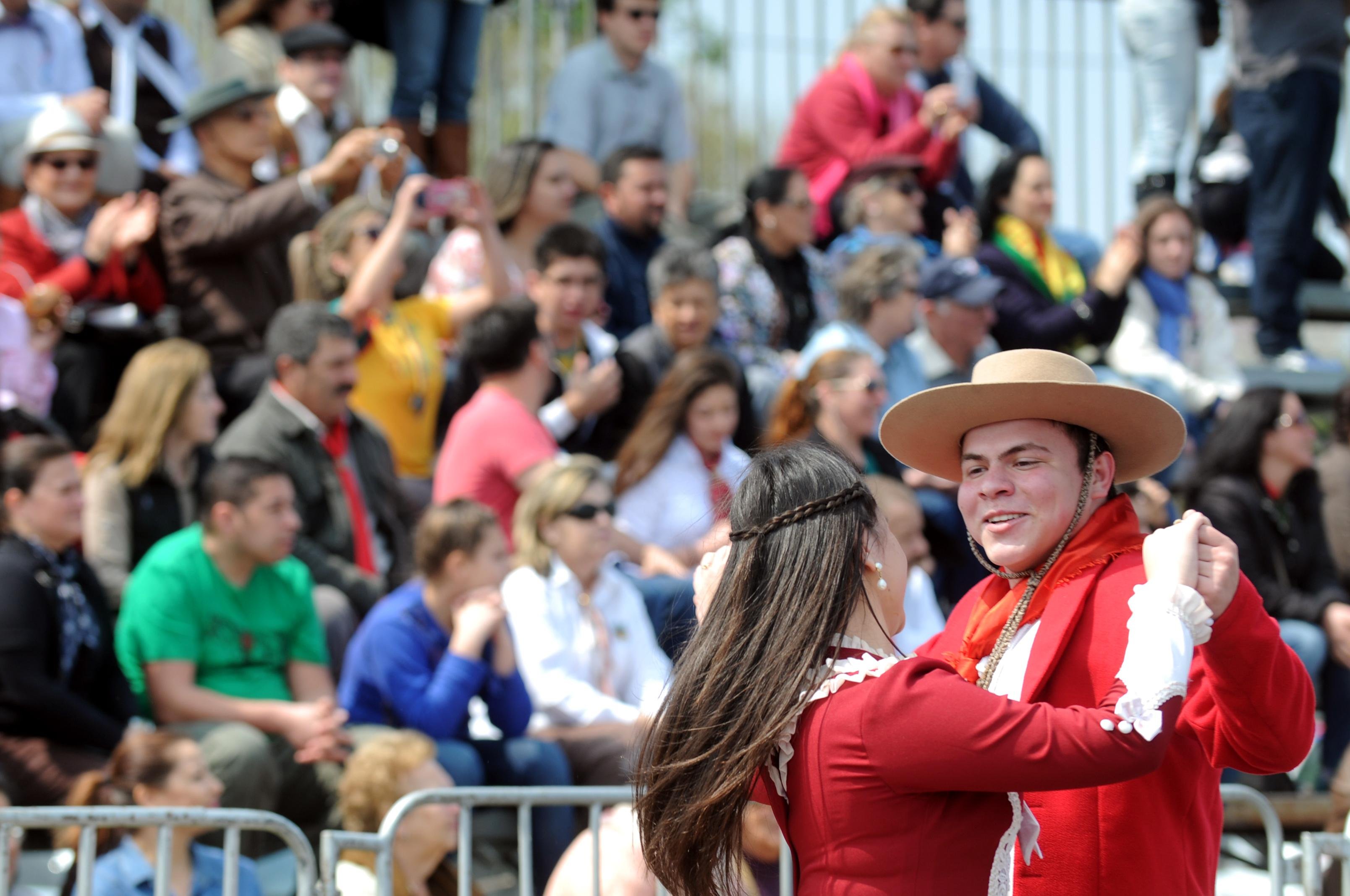 Desfile Tem&aacute;tico celebra fatos marcantes da Revolu&ccedil;&atilde;o Farroupilha