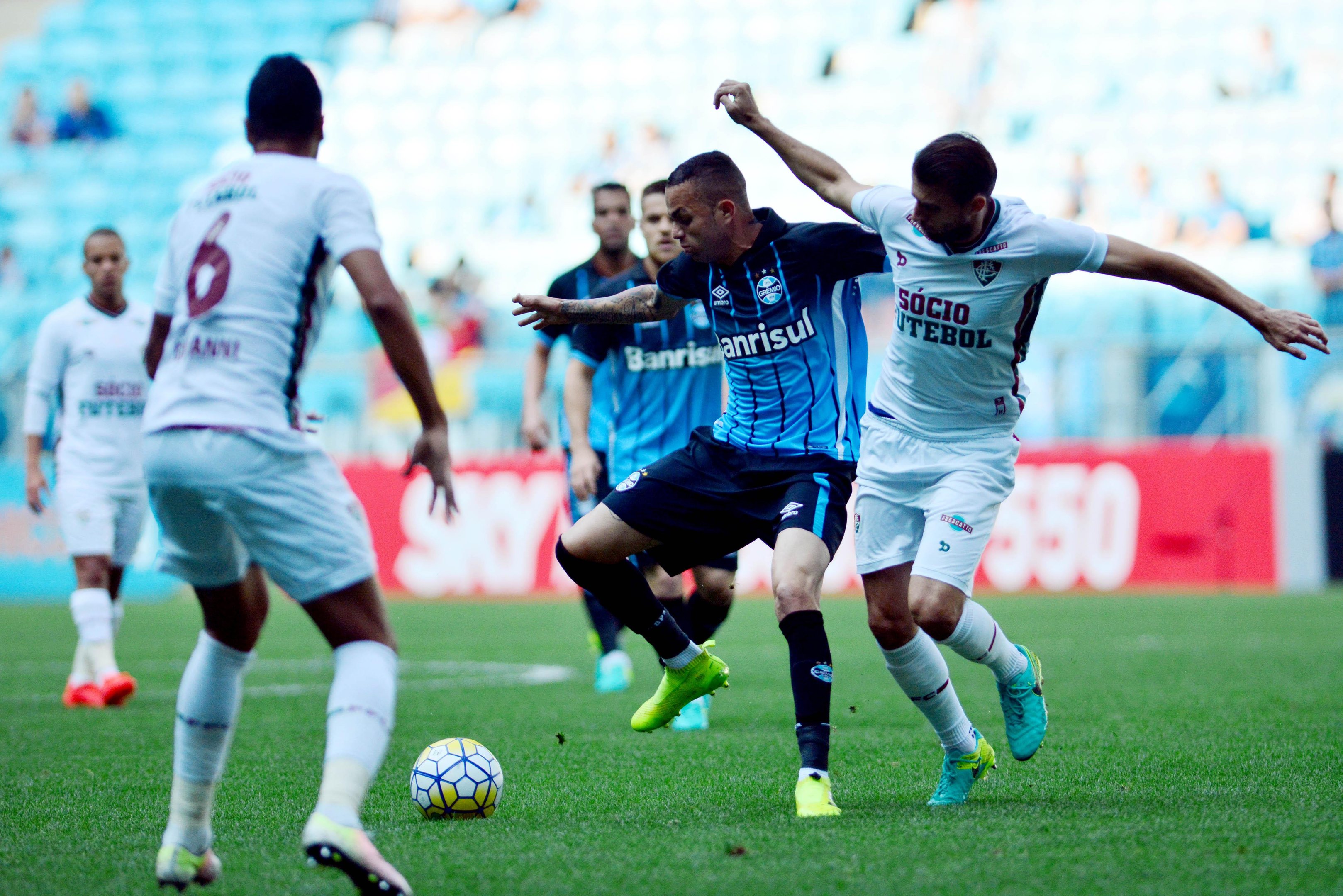 Gr&ecirc;mio foi batido pelo Fluminense na Arena