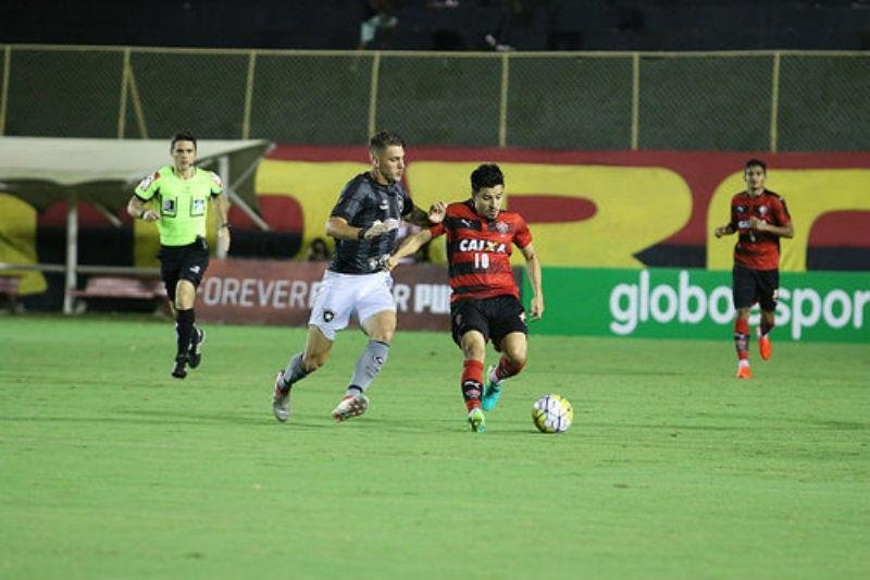 Vit&oacute;ria perdeu para o Botafogo em casa