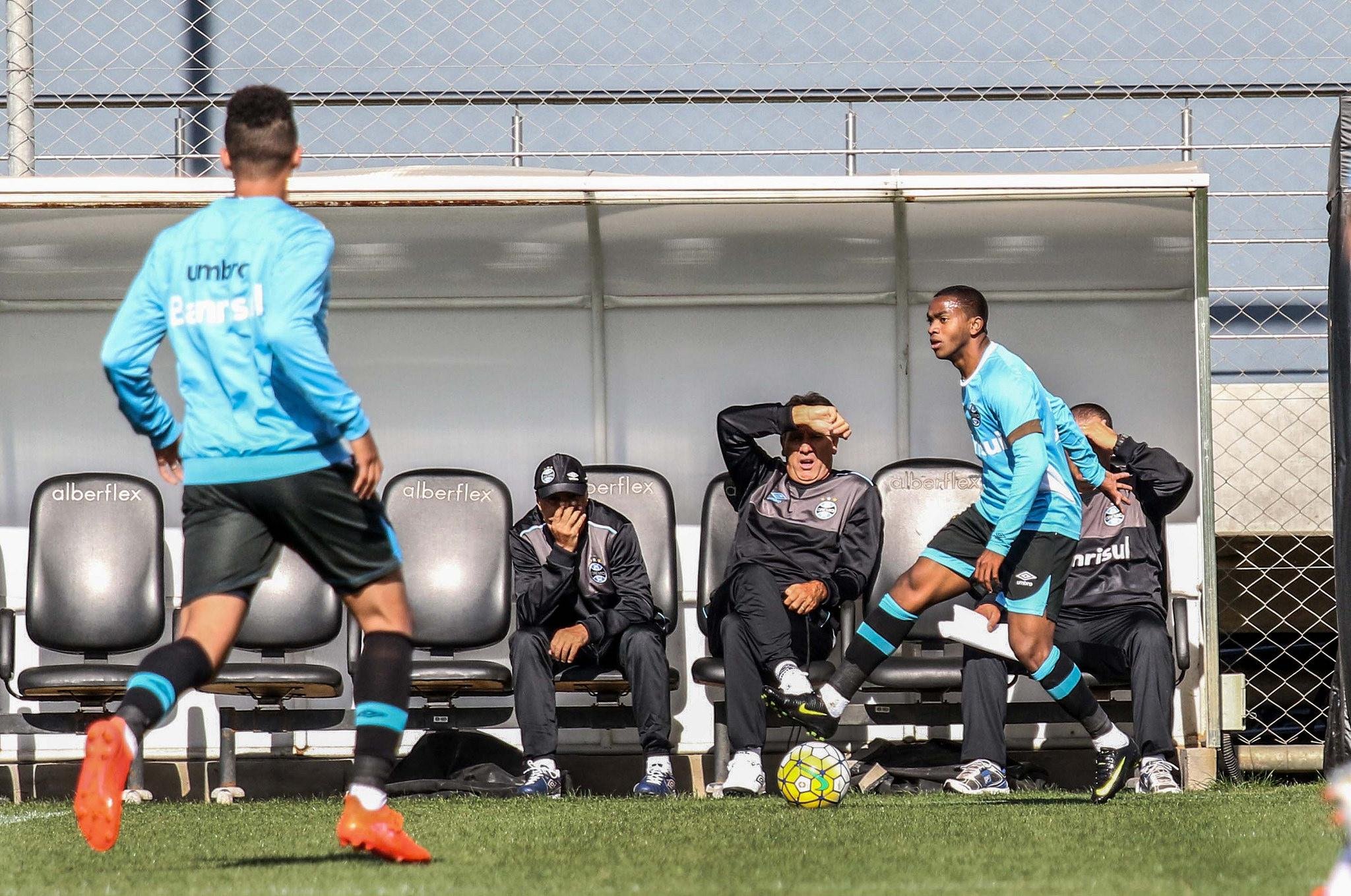 Renato apenas acompanhou treino dos reservas do Gr&ecirc;mio