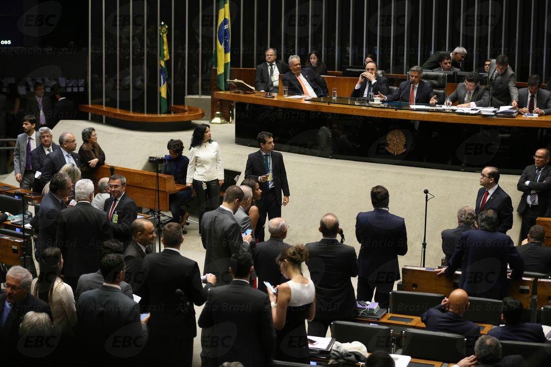C&acirc;mara retira da pauta projeto de lei que anistiaria caixa 2 