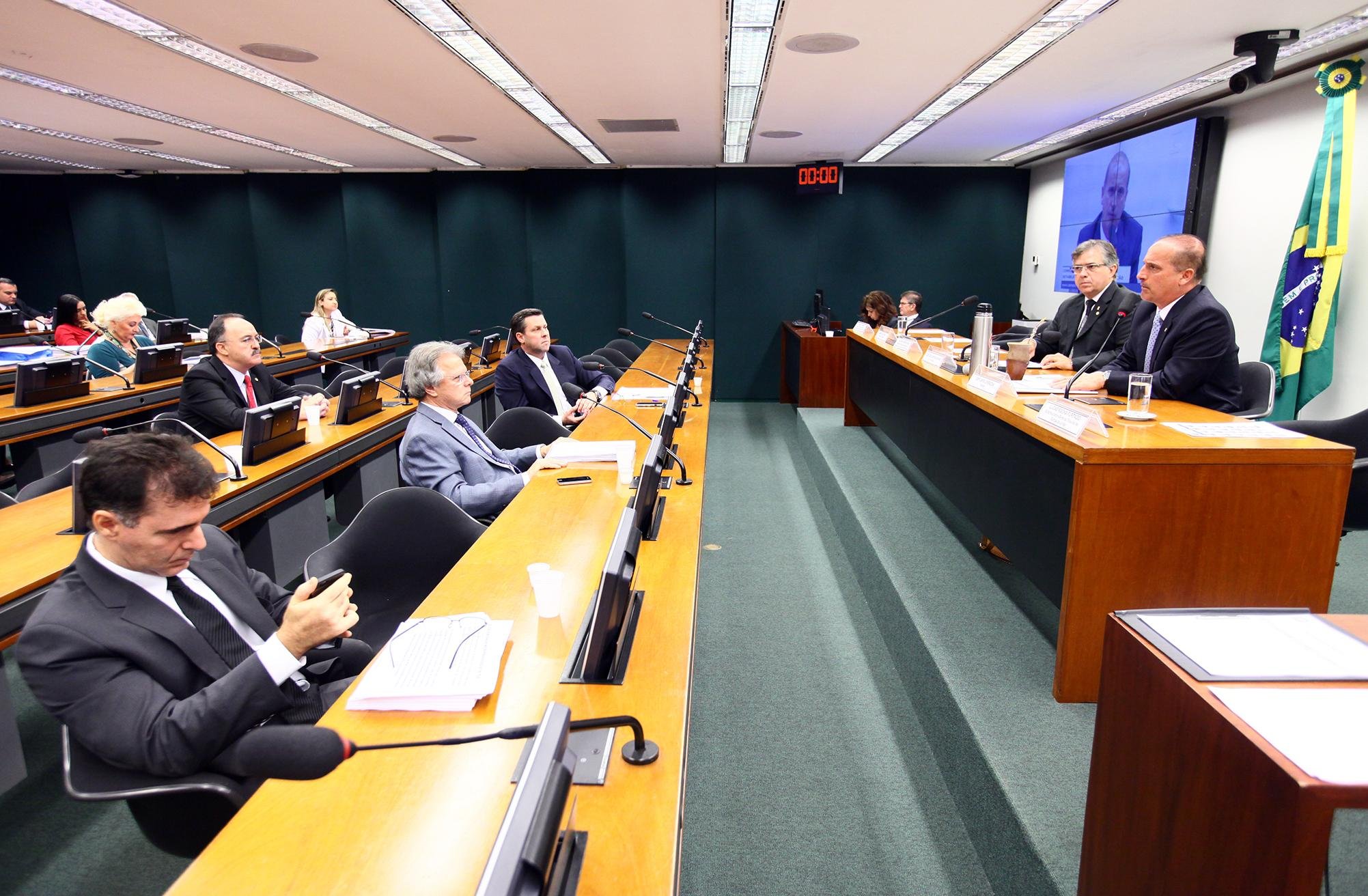 Relat&oacute;rio deve ser conclu&iacute;do em outubro 