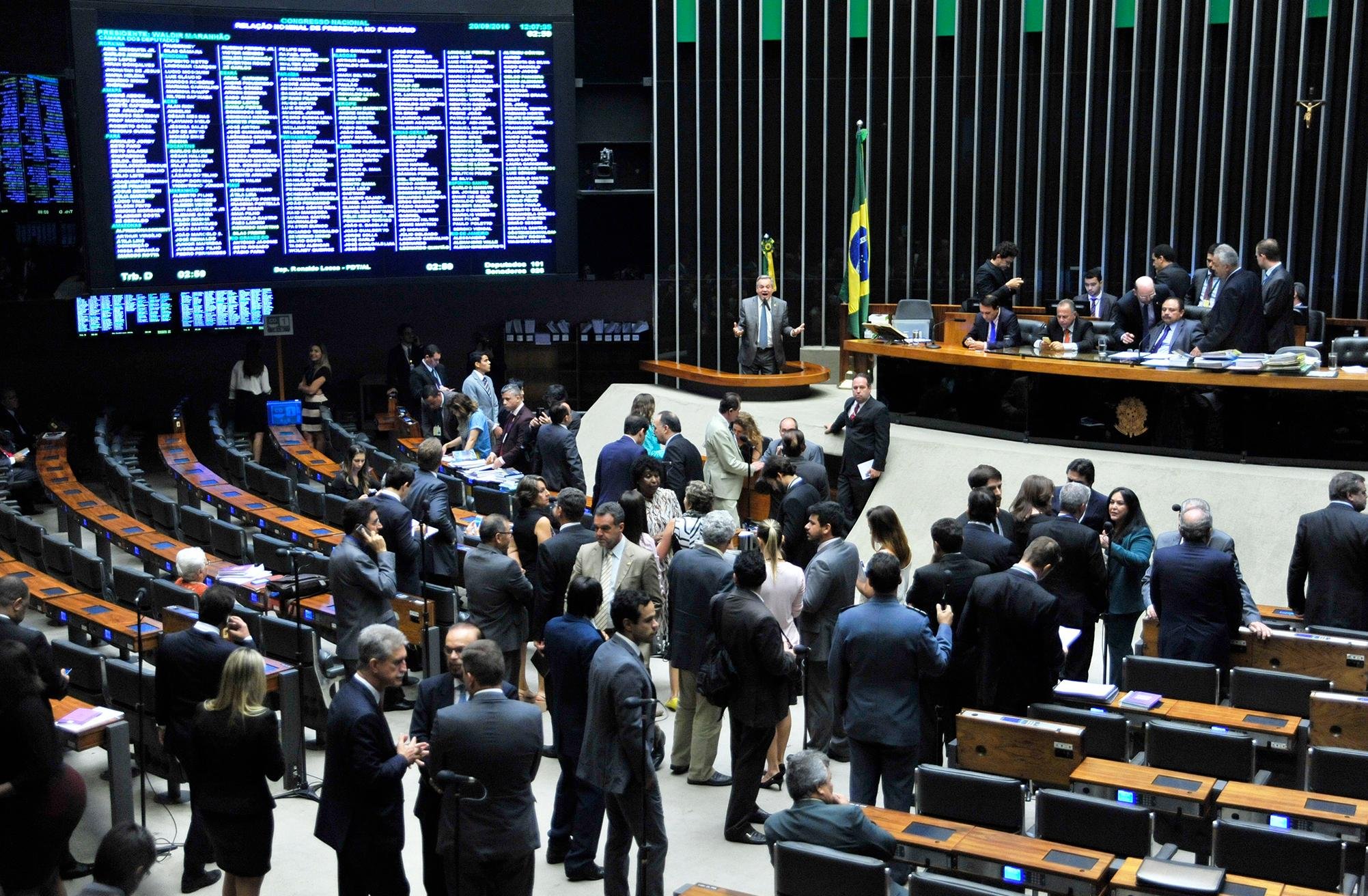 Paternidade do projeto, com suposta reforma pol&iacute;tica, ainda n&atilde;o foi esclarecida