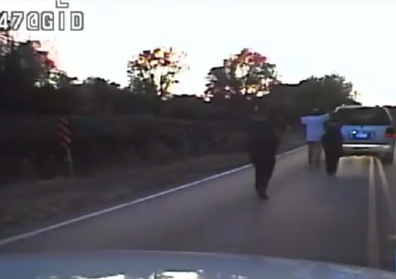 Homem negro desarmado &eacute; morto pela pol&iacute;cia dos EUA