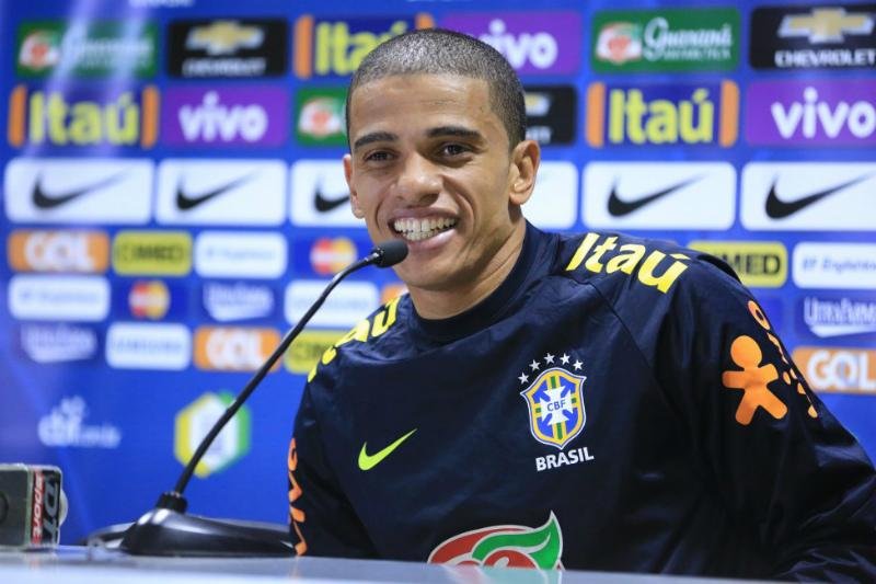 Tite convoca Taison para a vaga de Douglas Costa na Sele&ccedil;&atilde;o