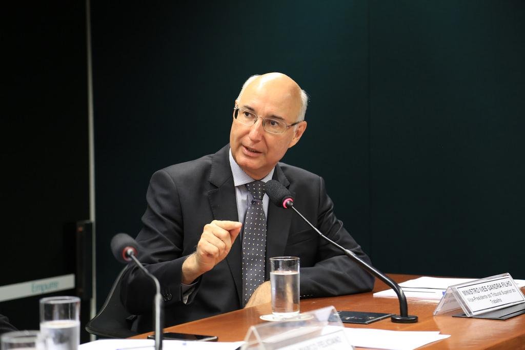 Ives Gandra revelou que a economia n&atilde;o conseguir&aacute; aguardar at&eacute; o segundo semestre de 2017 sem reforma