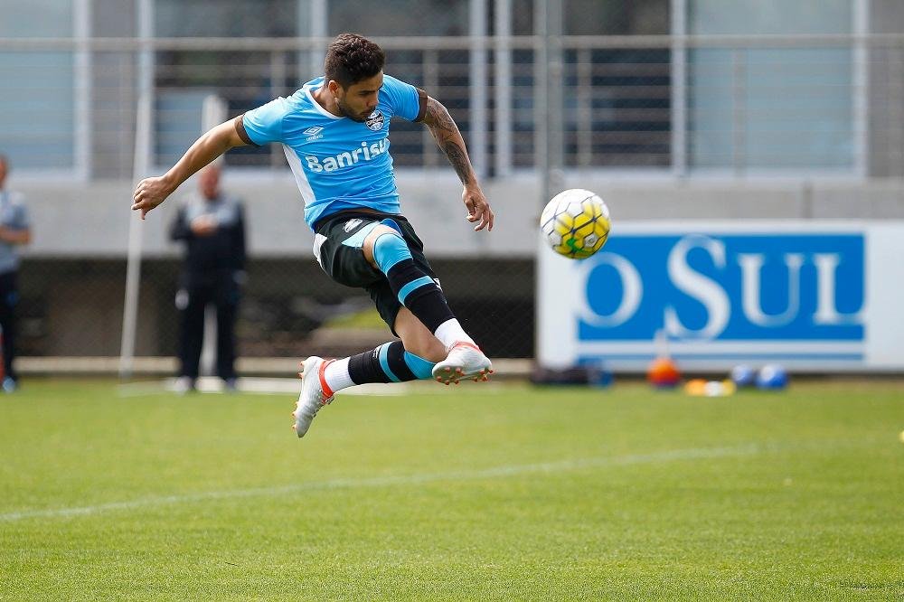 Henrique Almeida &eacute; mantido na equipe titular ap&oacute;s pol&ecirc;mica com torcida