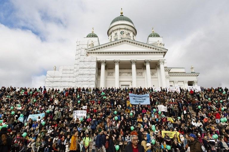 Cerca de 15 mil manifestaram na Finl&acirc;ndia contra o racismo