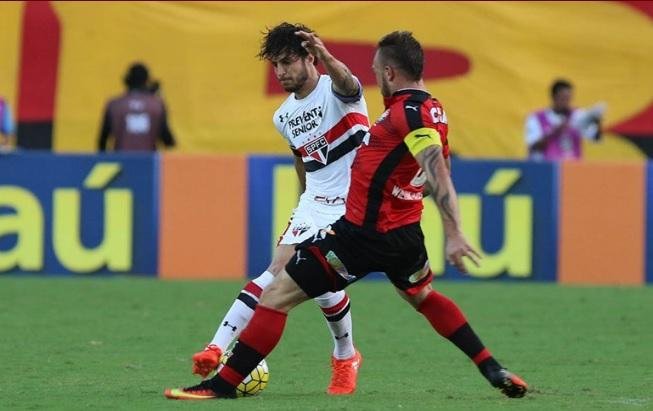 Paulistas sofreram 2 a 0 no Barrad&atilde;o e estacionaram no 12&ordm; lugar da tabela 