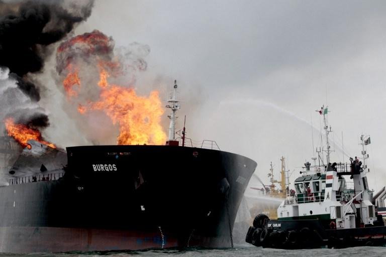 Inc&ecirc;ndio atinge navio petroleiro no Golfo do M&eacute;xico