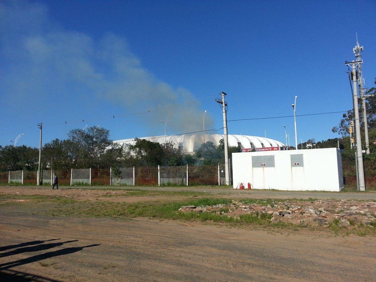 Torcedores atearam fogo em matagal ao lado do CT