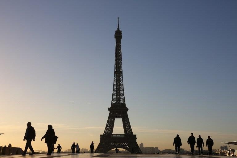 Paris criar&aacute; espa&ccedil;o ao ar livre para nudistas