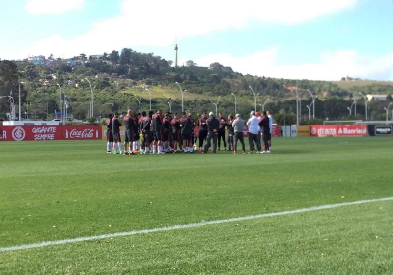 Roth encaminha time misto para enfrentar Santos 
