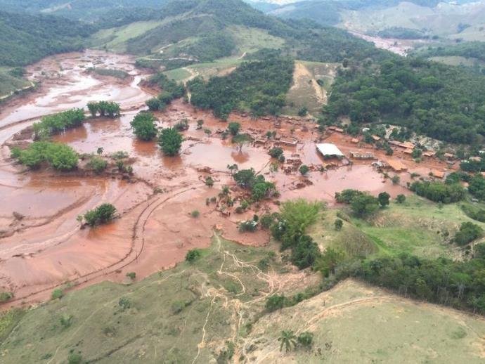 Rompimento da barragem ocorreu no dia 5 de novembro do ano passado, deixando 19 mortos