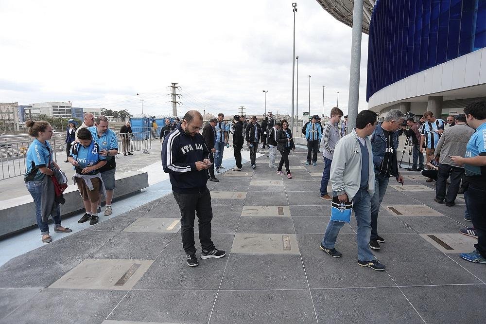 Porto Alegre tem esquema de tr&acirc;nsito e transporte para Gr&ecirc;mio x Palmeiras