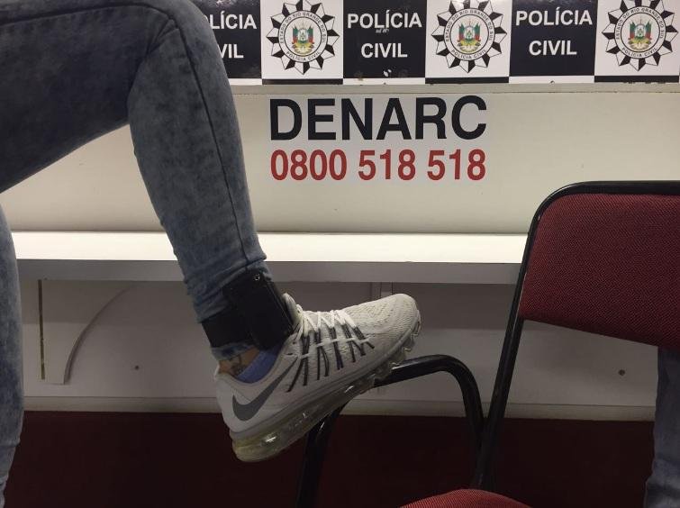Mulher com tornozeleira eletr&ocirc;nica &eacute; presa por tr&aacute;fico em Canoas