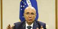 Ministro Henrique Meirelles não vê necessidade de aumentar impostos, mesmo com a recessão