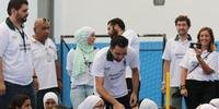 Ex-craque do Barcelona visitou campo de refugiados na Jordânia 