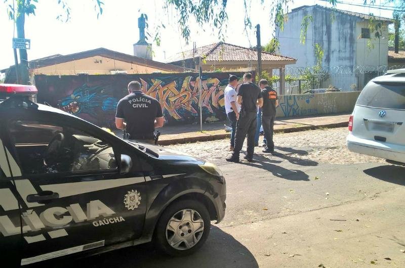 Homem &eacute; morto a tiros no bairro Nonoai, em Porto Alegre