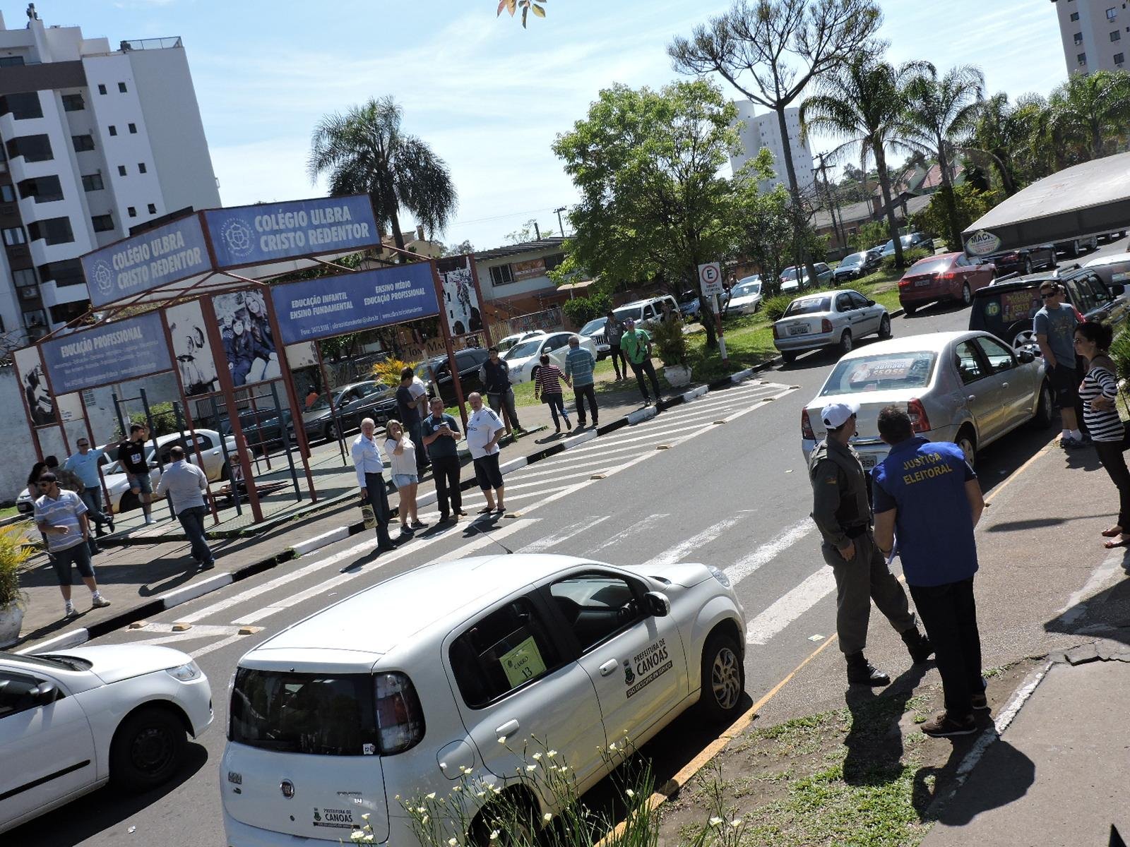 Justi&ccedil;a Eleitoral e BM apreendem material no comit&ecirc; de Busato