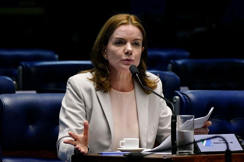 Senadora disse que ficou ausente em fun&ccedil;&atilde;o do impeachment da ex-presidente Dilma 