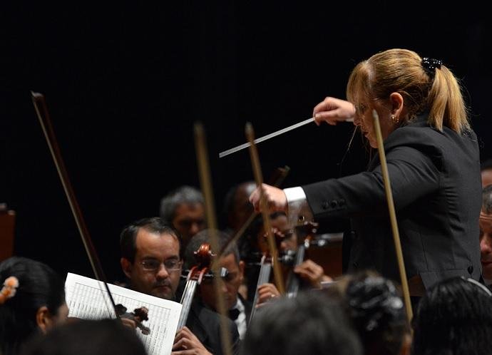 Maestrina espanhola Isabel Costes ser&aacute; respons&aacute;vel por reger os m&uacute;sicos