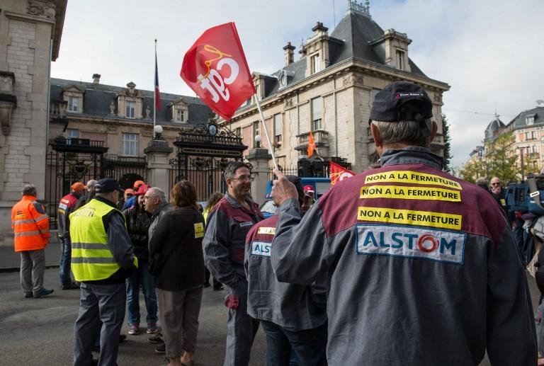 Funcion&aacute;rios da Alstom fizeram manifesta&ccedil;&atilde;o na frente da prefeitura de Belfort