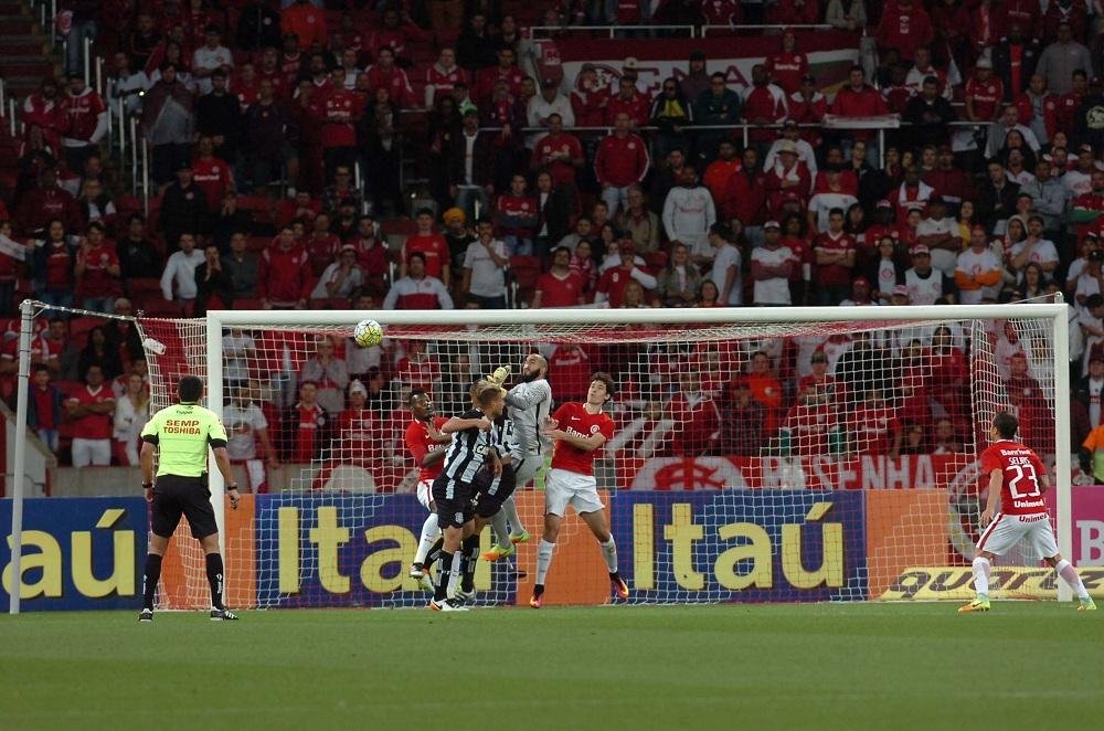 Apesar da fratura no nariz, Danilo Fernandes est&aacute; &agrave; disposi&ccedil;&atilde;o de Roth