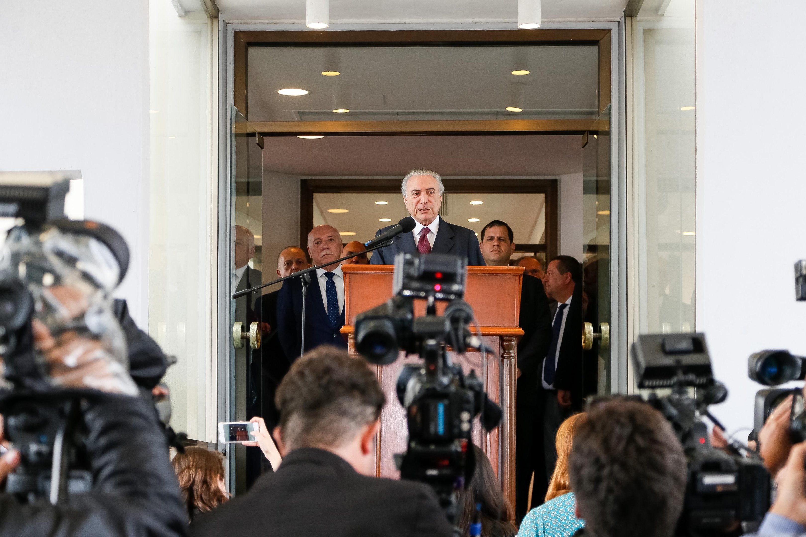 Governo Temer &eacute; reprovado por 39% dos brasileiros, mas 14% aprovam