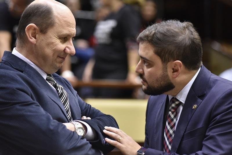 L&iacute;der do governo minimizou cr&iacute;ticas enquanto oposi&ccedil;&atilde;o garante rejei&ccedil;&atilde;o &agrave; mat&eacute;ria