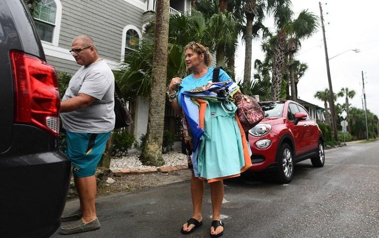 Furac&atilde;o Matthew provoca sa&iacute;da de 2 milh&otilde;es de pessoas nos Estados Unidos
