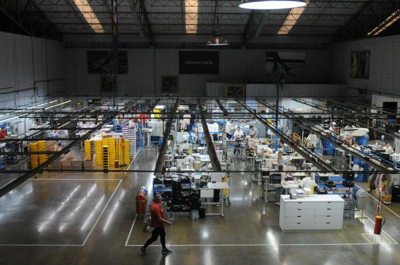 Emprego na ind&uacute;stria tem queda de 0,4%, diz CNI