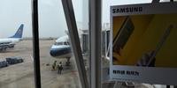 Na China, cartazes avisam para passageiros não ligarem o celular durante o voo