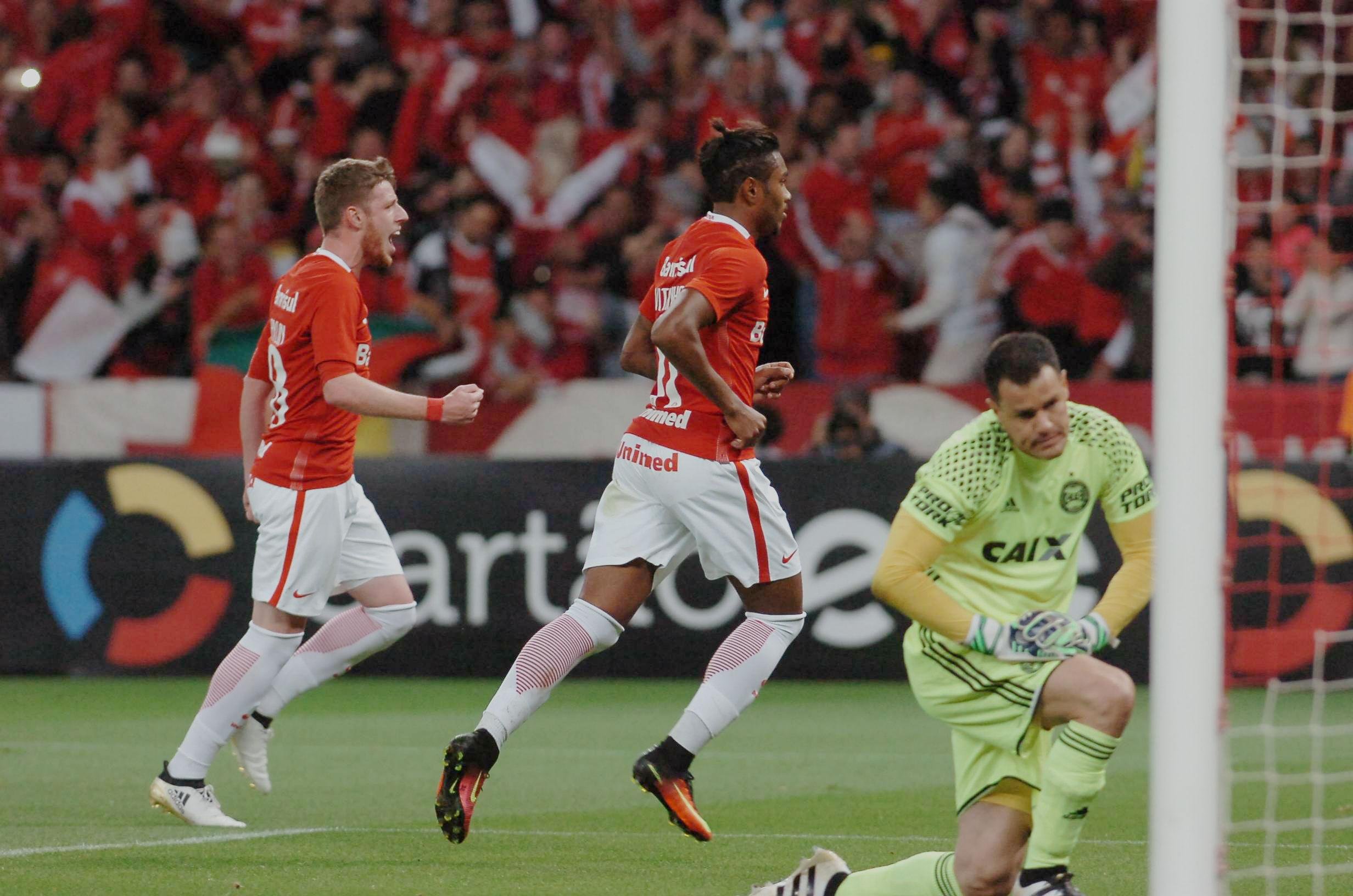 Vitinho marcou o gol do Inter aos 41 do segundo tempo