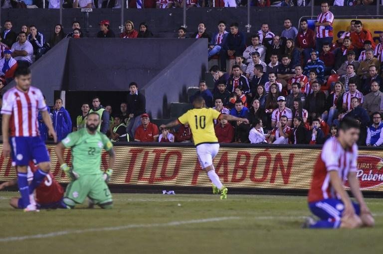 Com gol aos 45 minutos do segundo tempo, colombianos chegam aos 16 pontos