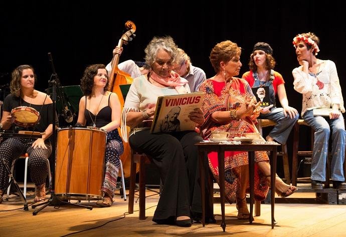Can&ccedil;&otilde;es e poesias de Vin&iacute;cius de Moraes s&atilde;o lembradas na montagem