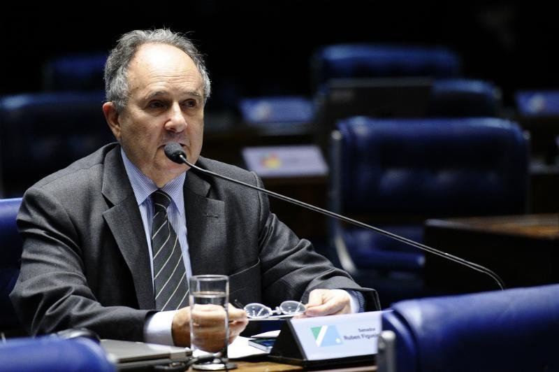 Senador Cristovam Buarque (PPS/DF) afirmou que realidade pode ser pior do que os n&uacute;meros do Enem demonstram, uma vez que o exame n&atilde;o abrange a totalidade dos estudantes