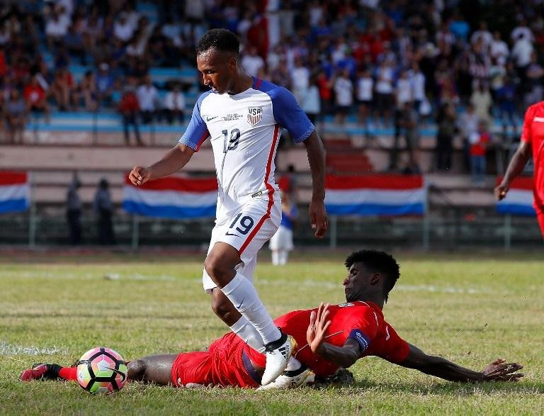Primeiro jogo realizado entre as duas equipes na ilha em 69 anos terminou 2 a 0 para os americanos